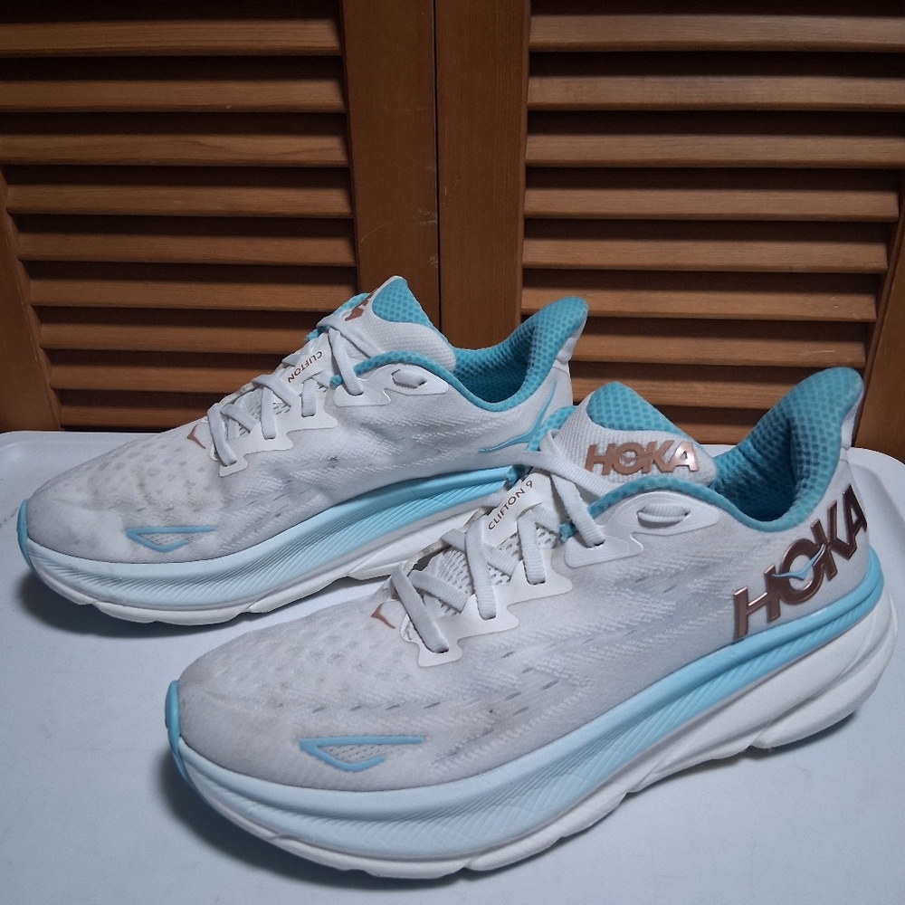 Hoka Clifton 9 Women's Running Shoe * Size: 10B - Picture 2 of 8